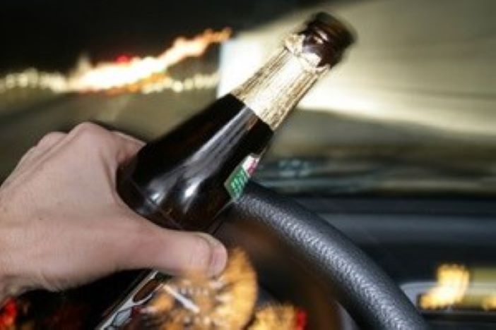 Divljanje po kiši: Pijan i bez dozvole izazvao sudar